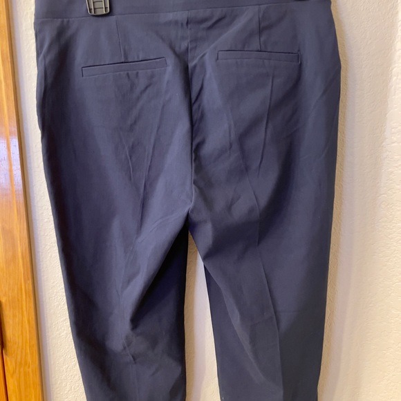 89th & Madison Navy Capri pants - Picture 2 of 4